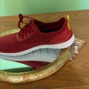 Men’s dark red shoe